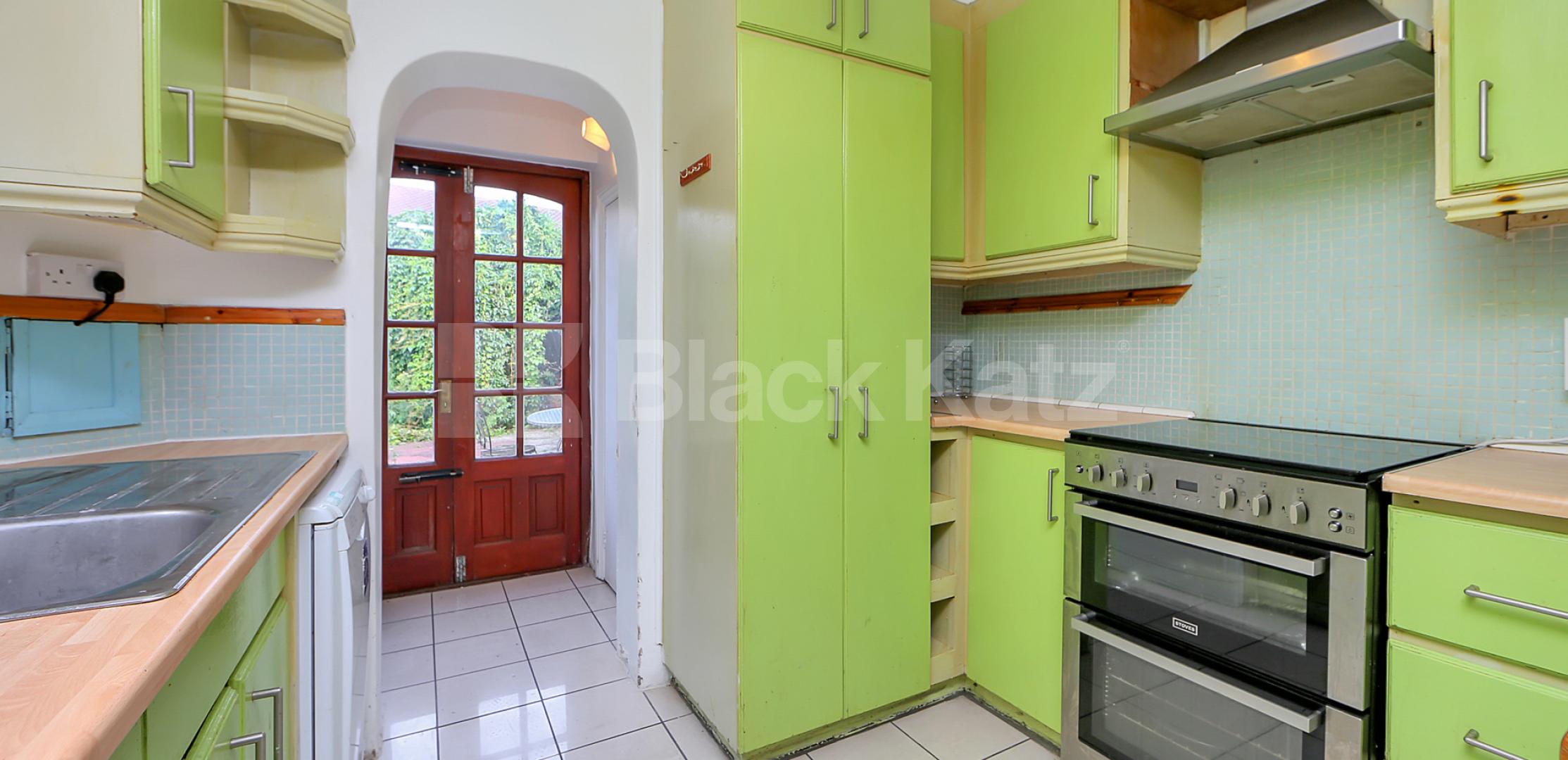 			LET , 5 Bedroom, 1 bath, 1 reception House			 Trundleys Road , Surrey Quays